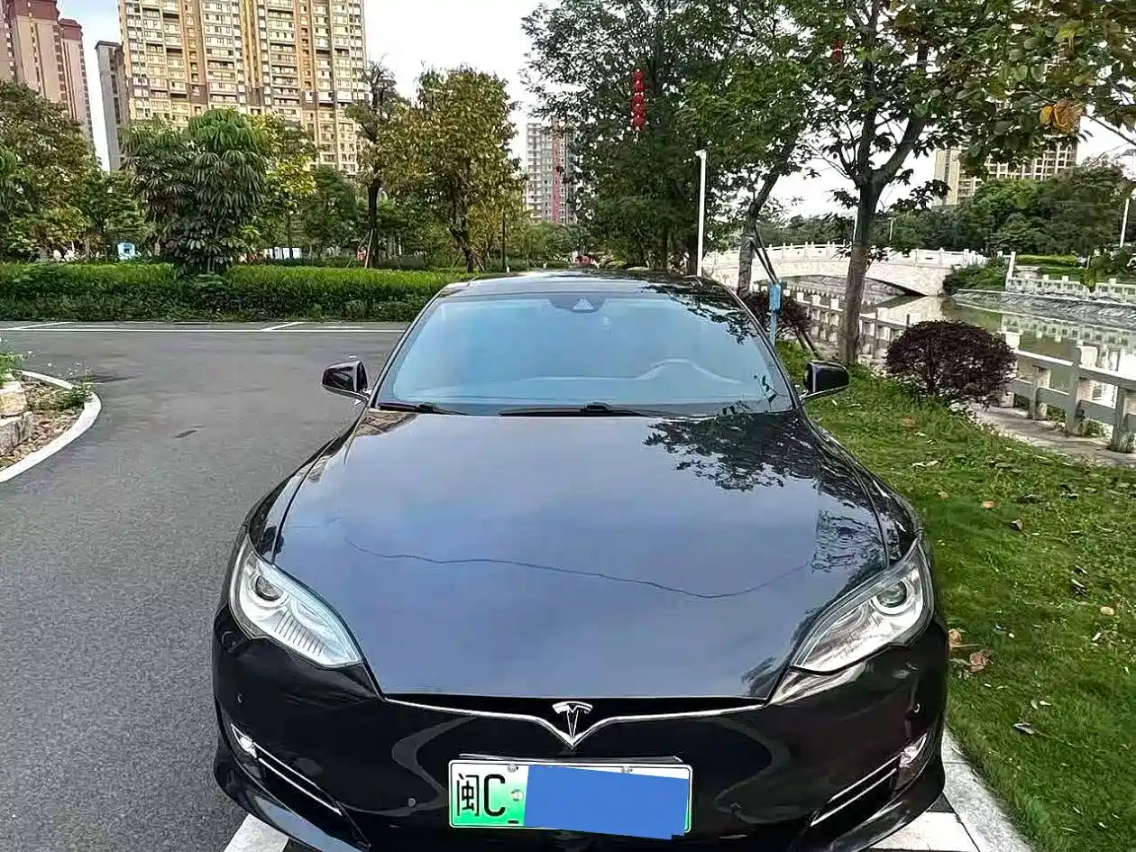 Фото 2 - Tesla Model S