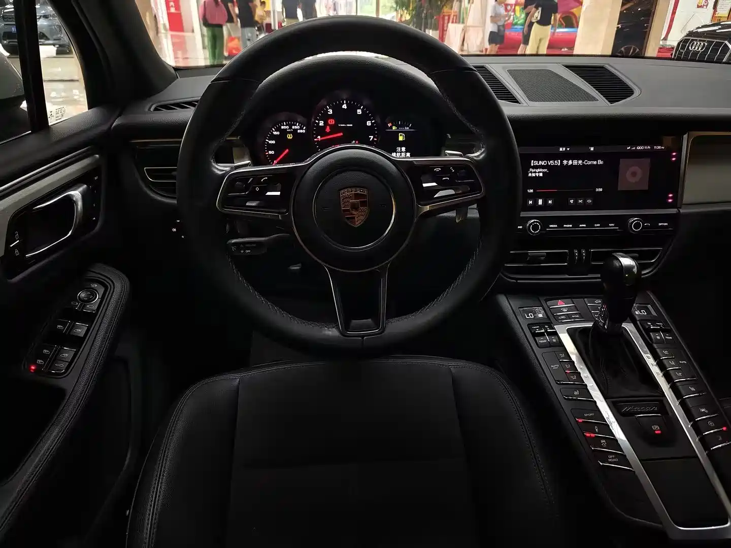 Фото 11 - Porsche Macan