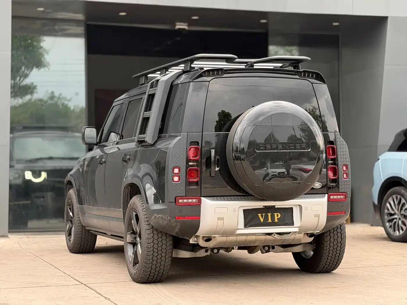 Photo 5 - Land Rover Defender