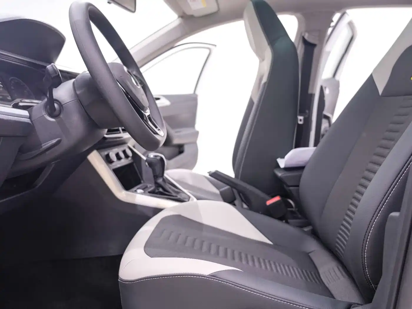 Volkswagen Polo 2021 Plus 1.5L Automatic Colorful Tech Edition фото 23