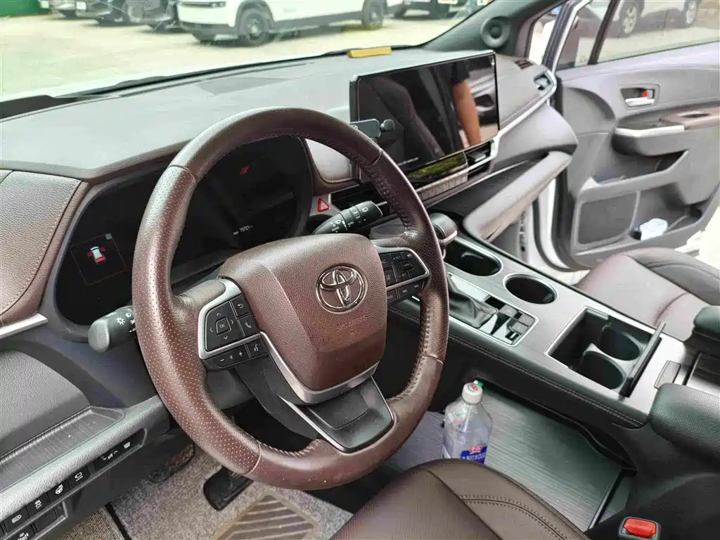 Toyota Sienna 2022 2021 2.5L Hybrid Platinum Edition