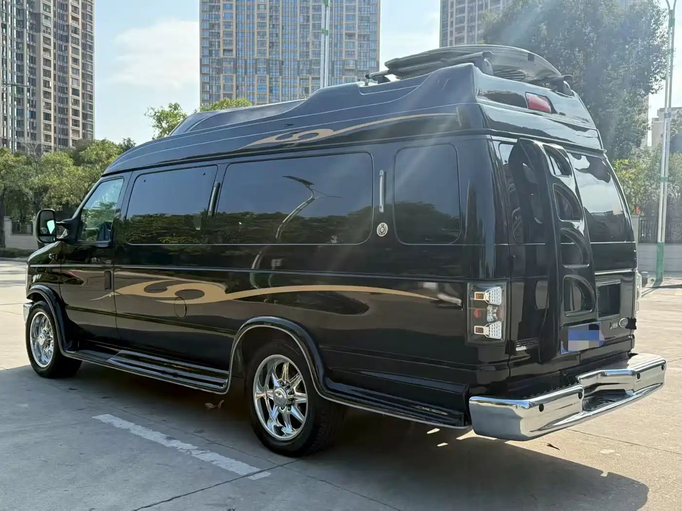 Ford E350 2011 5.4L Standard Yacht Edition фото 4