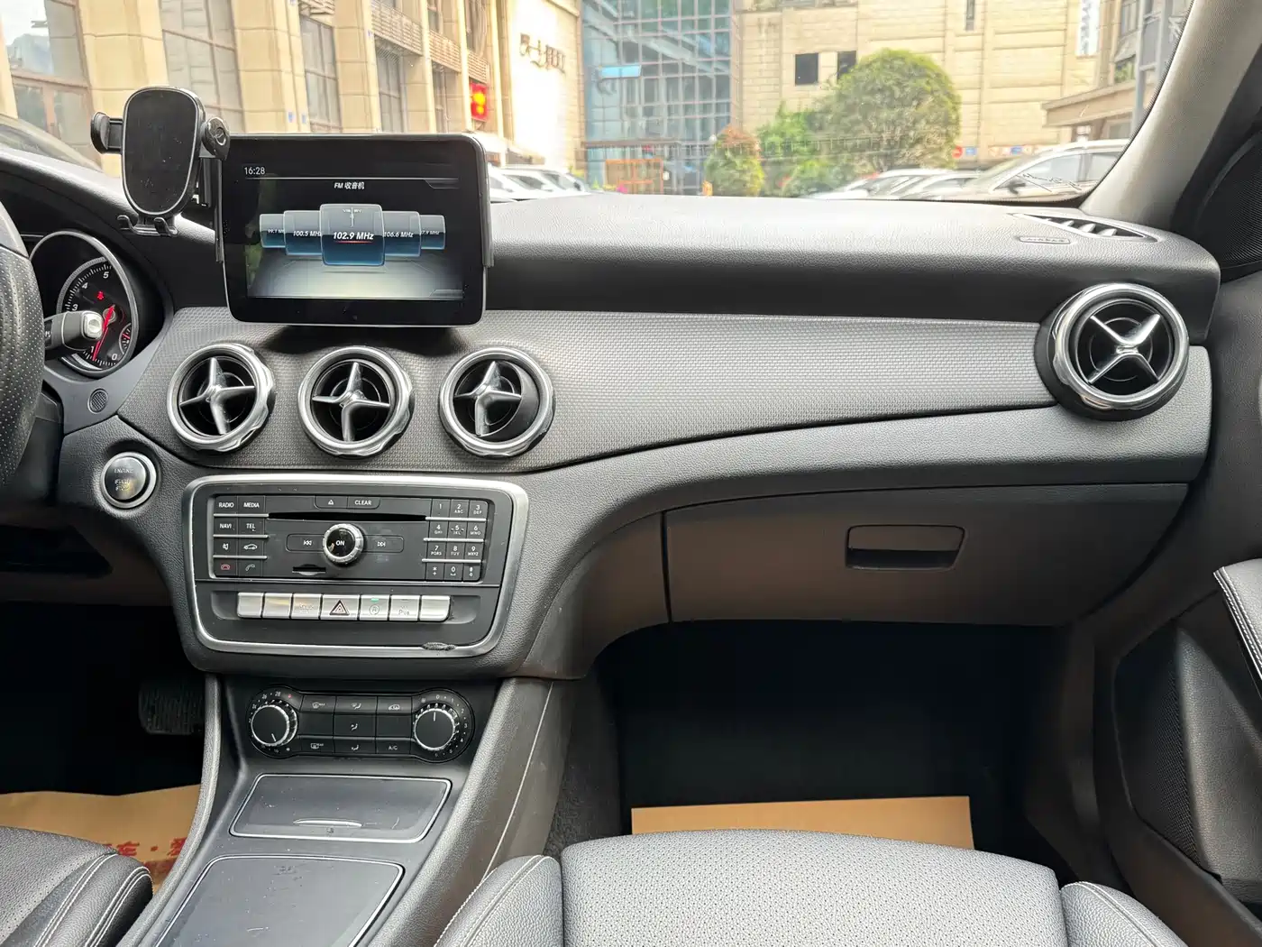 Mercedes-Benz GLA 2017 GLA 200 Dynamic фото 8