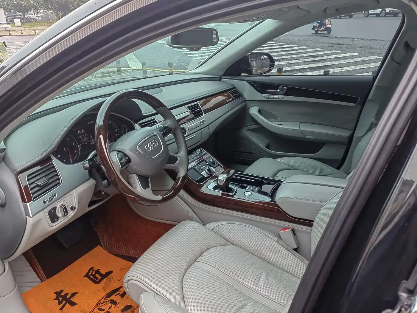 Audi A8 2011 A8L 3.0 TFSI quattro Premium (245kW) фото 12