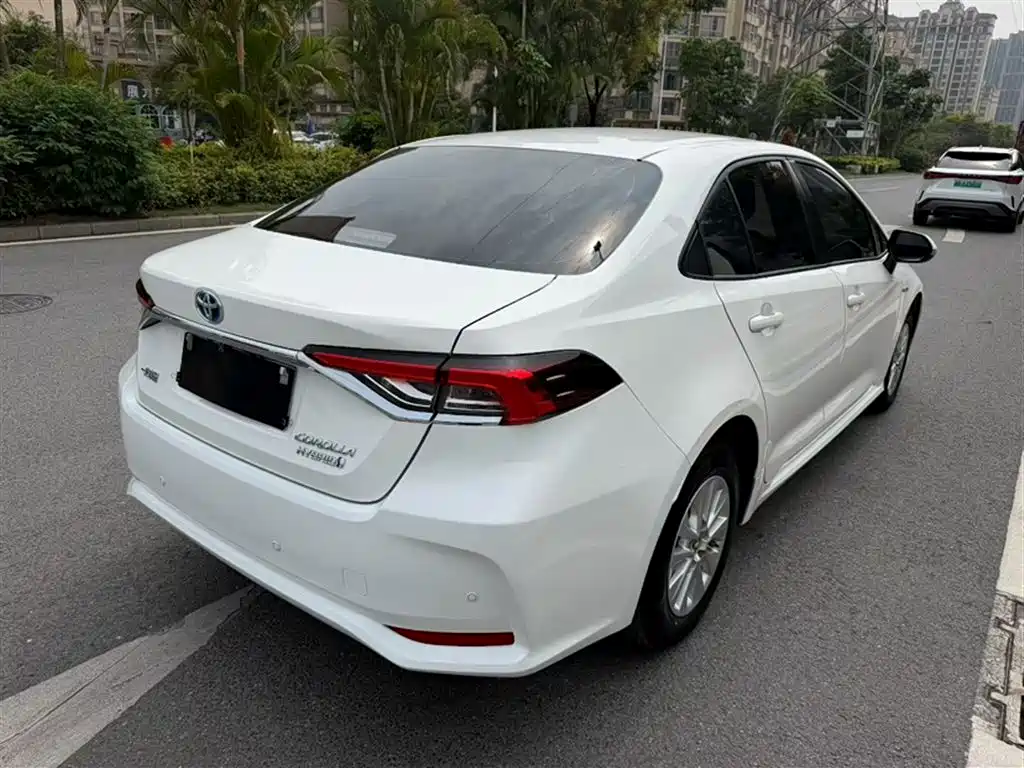 Toyota Corolla 2021 Hybrid 1.8L E-CVT Pioneer Edition фото 24