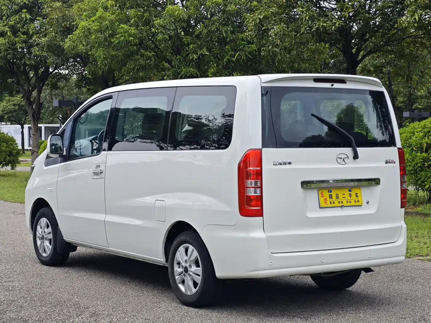 JAC Refine M3 2016 2015 Maker Edition 1.6L Luxury Smart