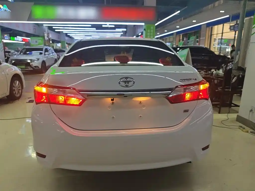Toyota Corolla 2014 1.6L CVT GL фото 6