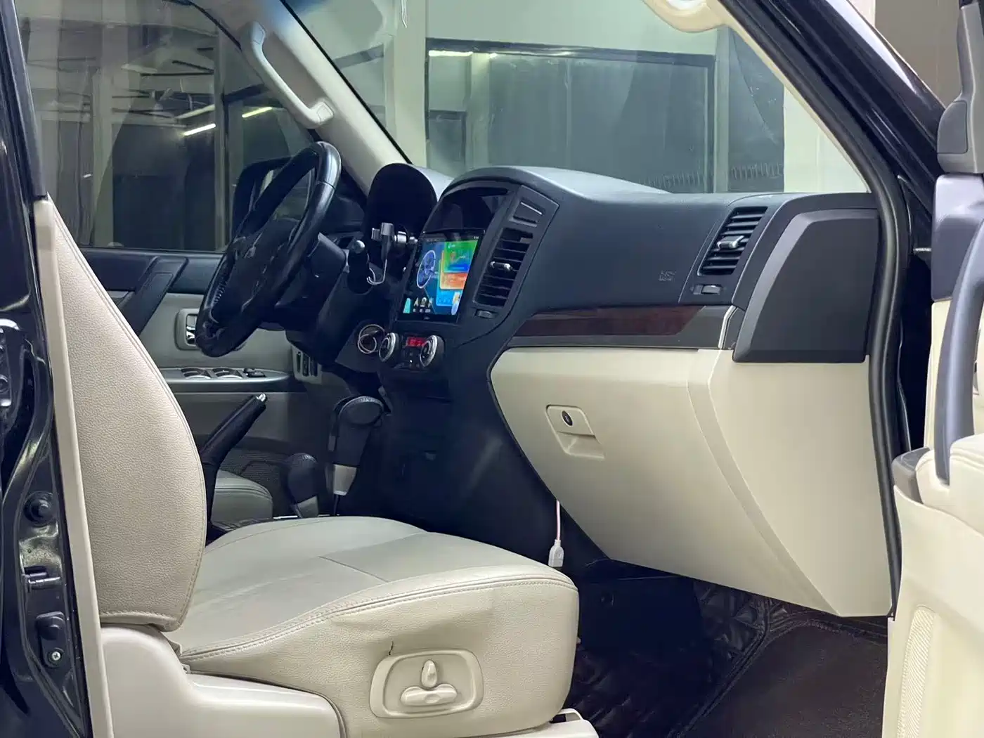 Mitsubishi Pajero (Import) 2014 3.0L Elite Edition фото 14