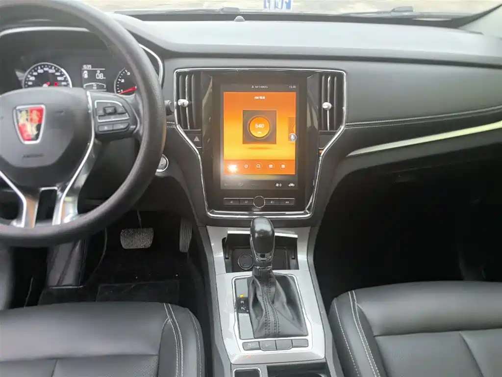 Фото 13 - Roewe RX5