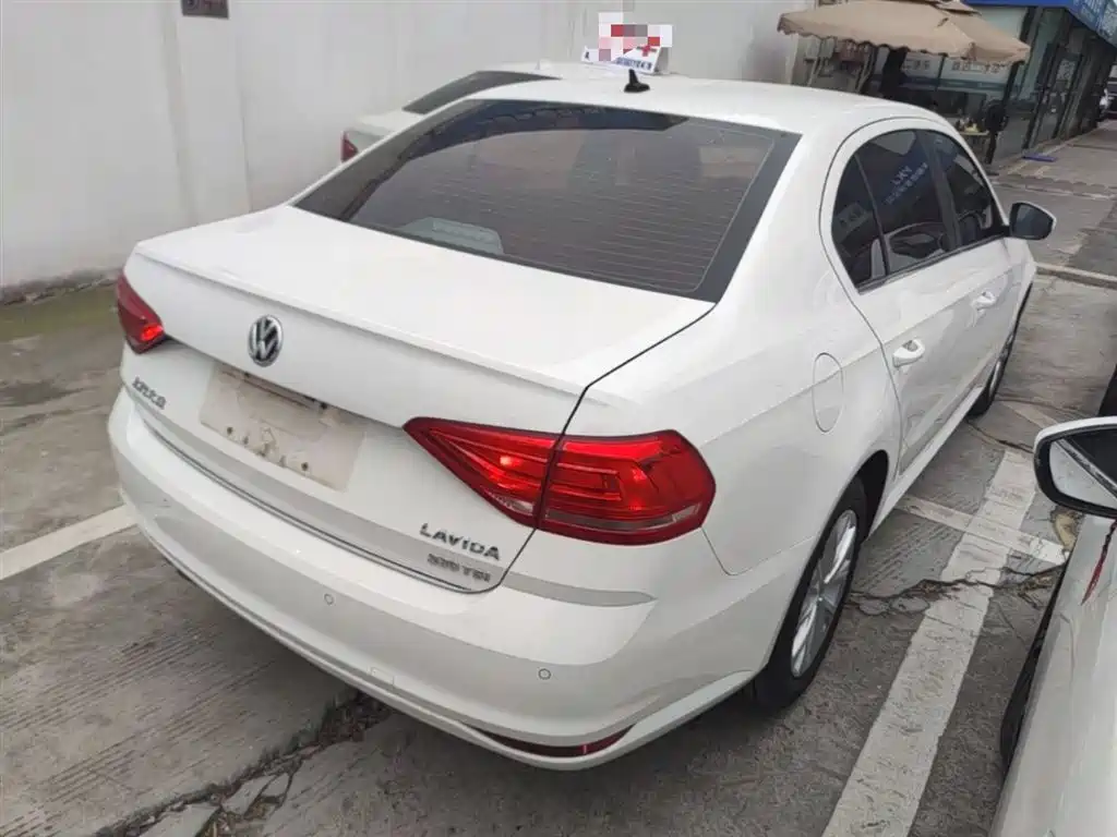 Volkswagen Lavida 2017 230TSI DSG Comfort Edition фото 7