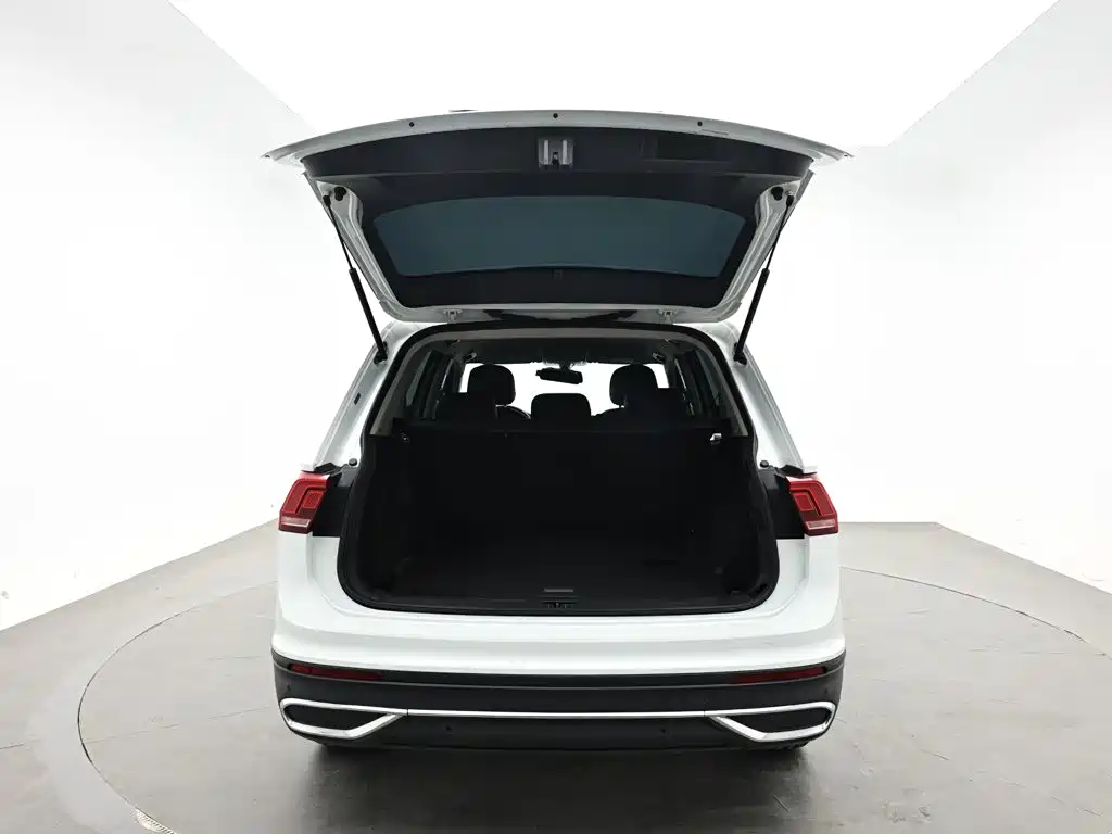 صورة 8 - Volkswagen Tiguan L