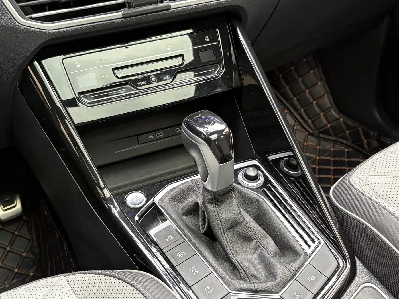 Volkswagen Tayron X 2023 330TSI 2WD Flagship Smart Edition фото 24