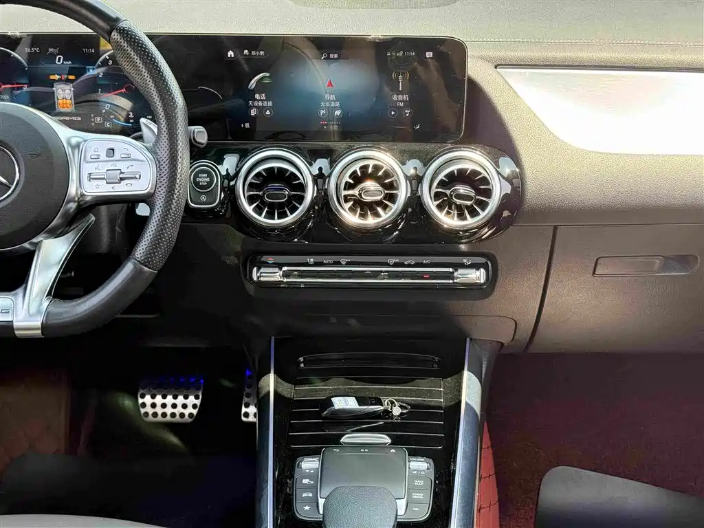 MERCEDES-BENZ GLA AMG