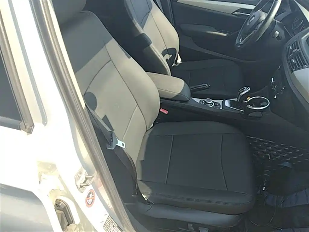 BMW X1 2014 sDrive18i Fashion Edition фото 25