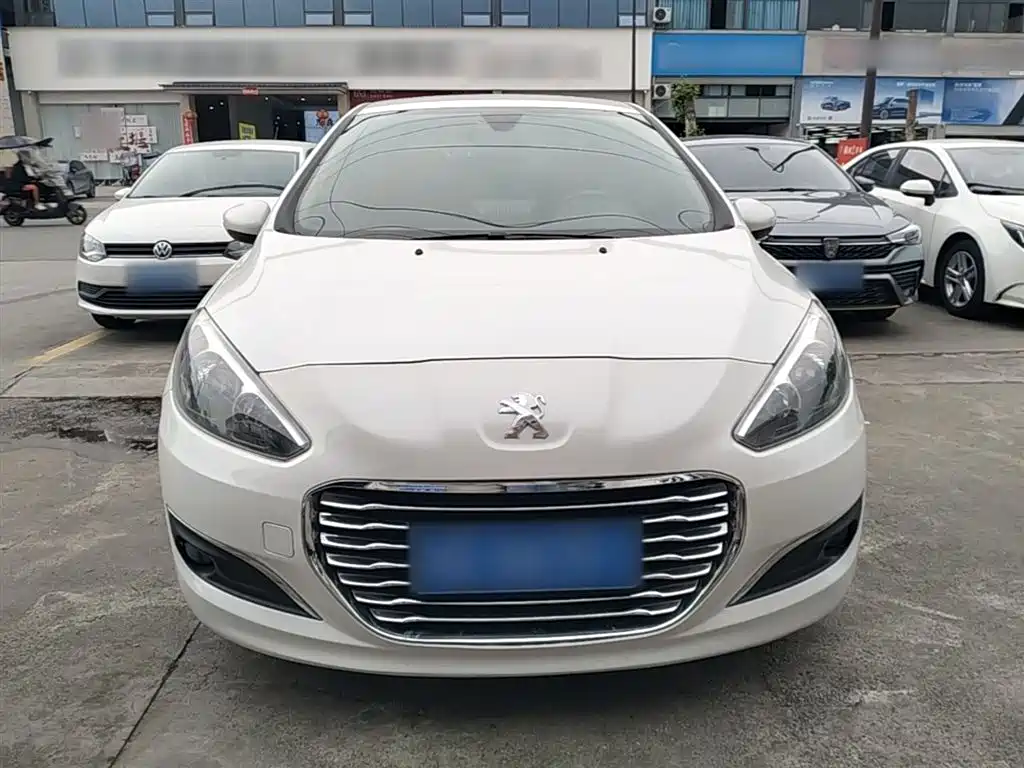 Peugeot 308 2014 Model Joy Edition Classic 1.6L Manual Superior Style фото 3