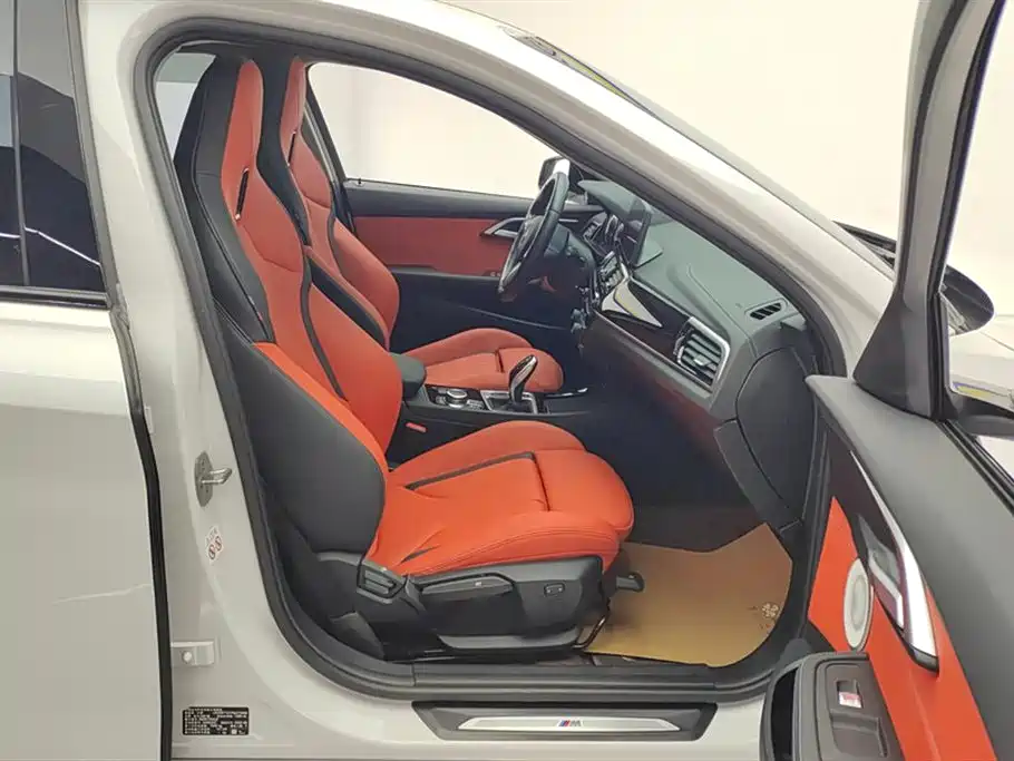BMW 1 Series 2022 125i M Sport Shadow Edition фото 8