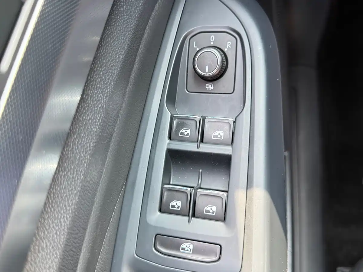 Volkswagen Passat 2022 330TSI Elite Edition фото 27