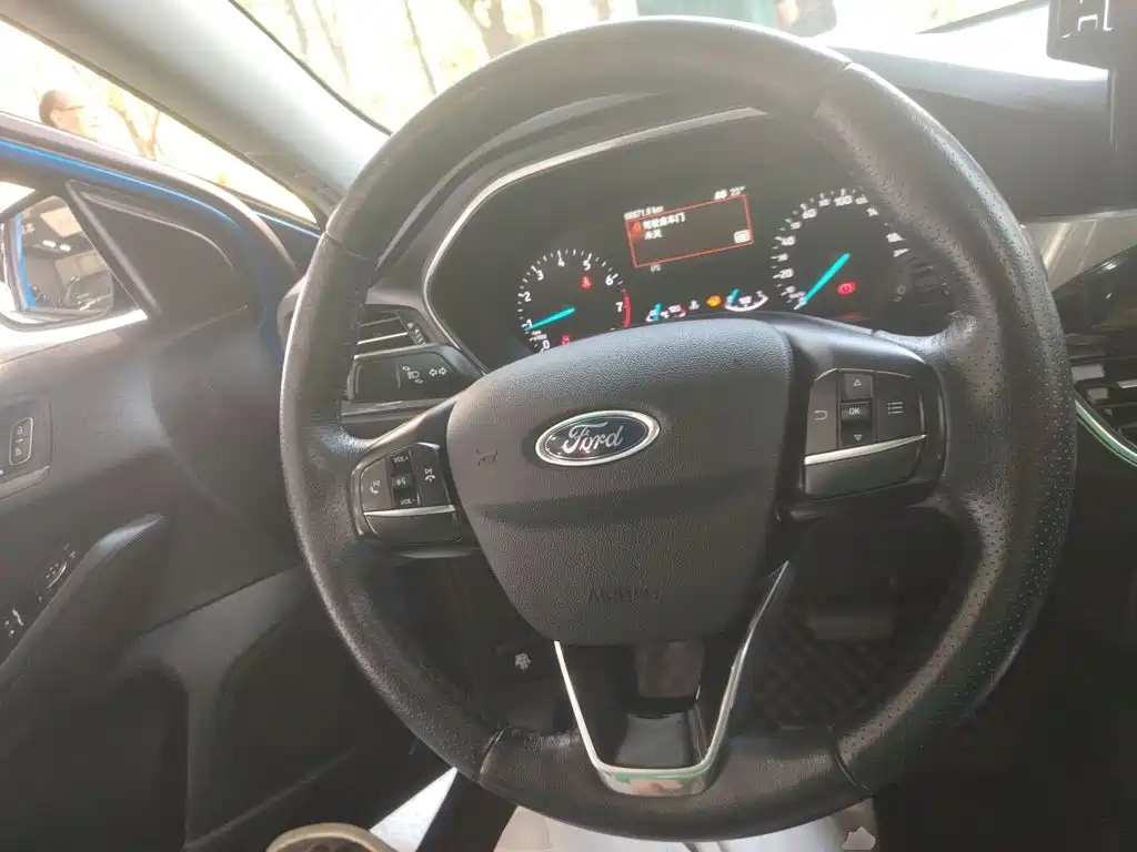 Фото 3 - Ford Focus