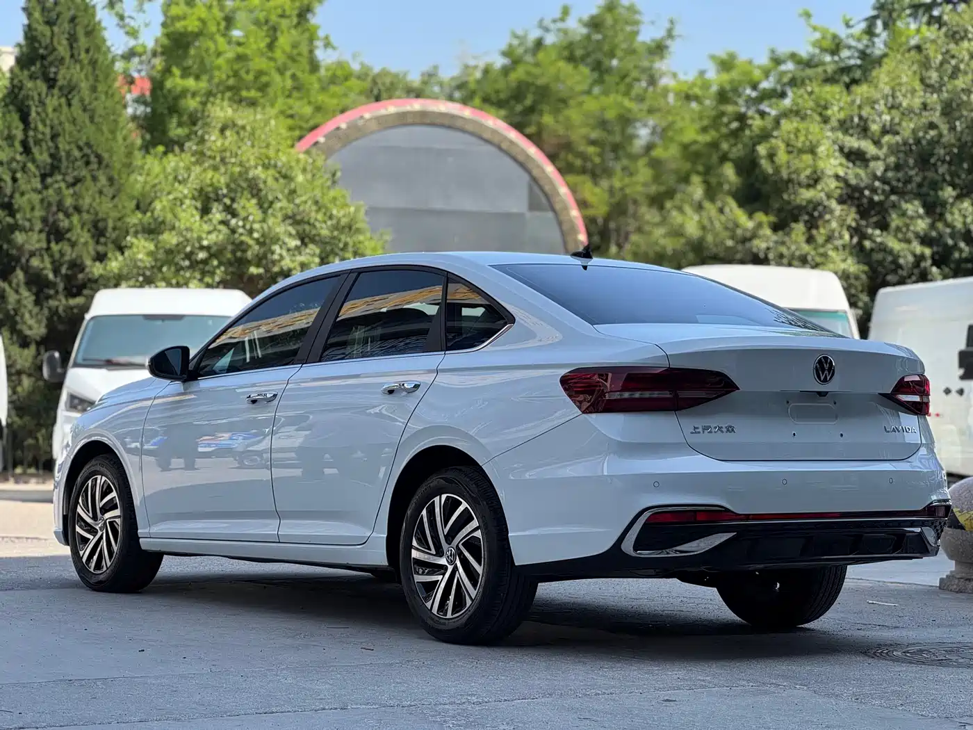 Volkswagen Lavida 2024 Model 1.5L Automatic Starlight 5 Million Edition фото 6