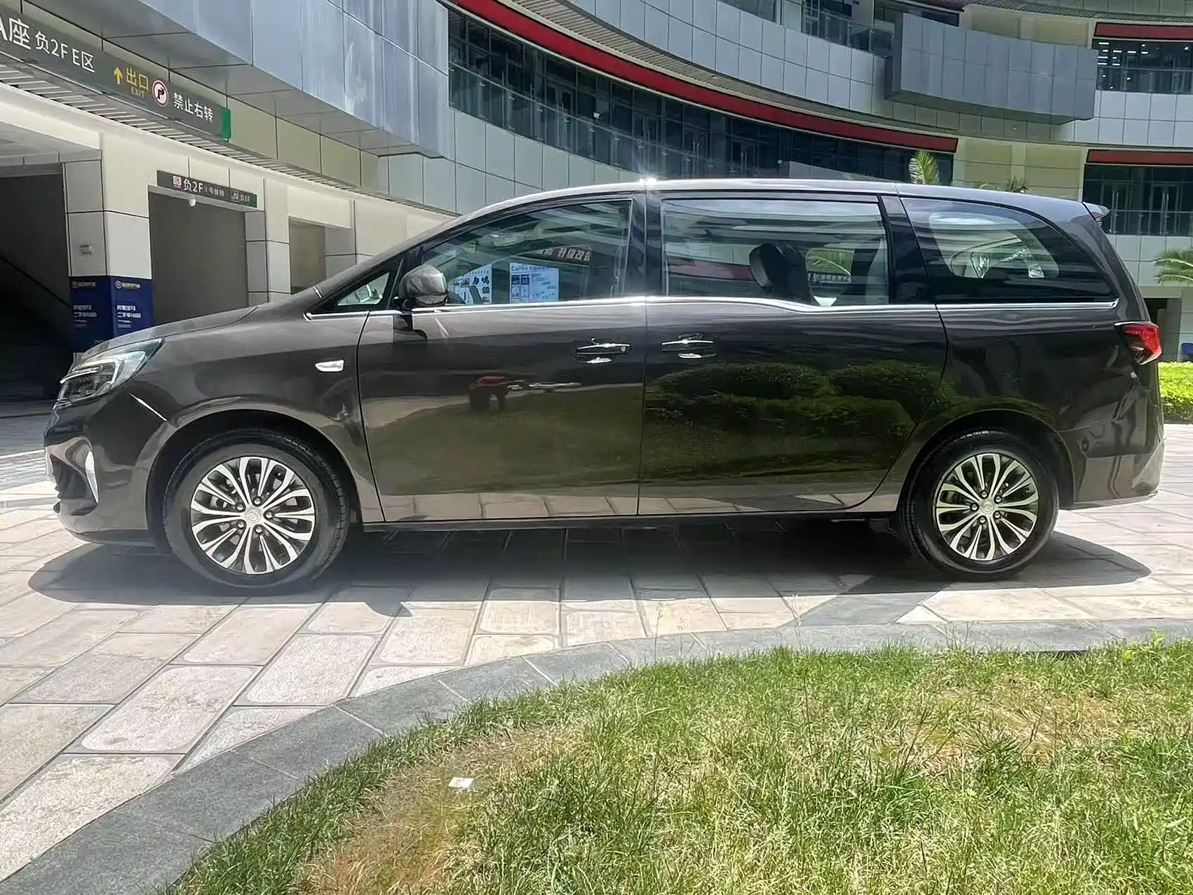 Фото 3 - Buick GL8