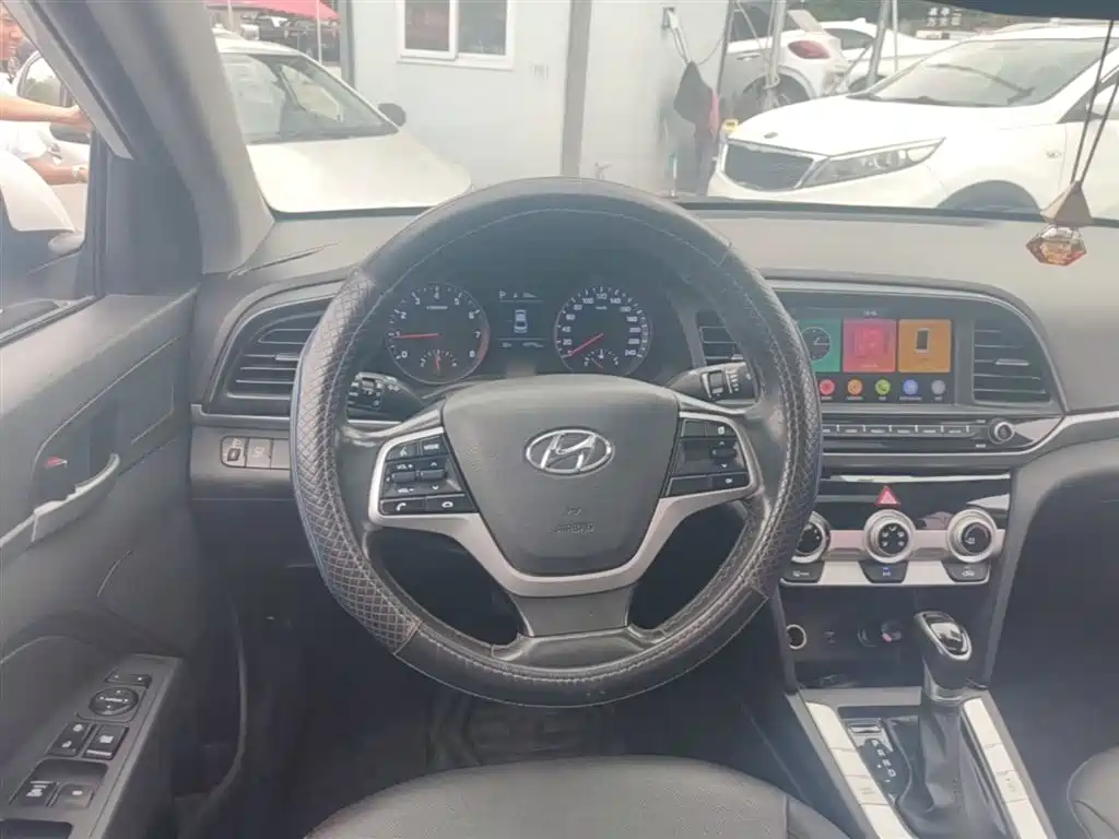 Hyundai Elantra 2019 1.5L CVT Smart Elite фото 11