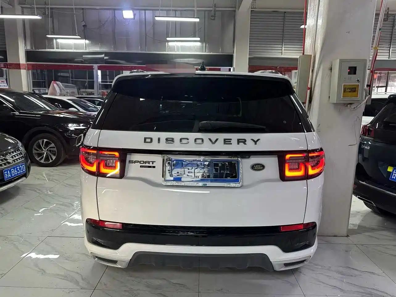 Land Rover Discovery Sport 2020 249PS R-Dynamic Performance фото 5