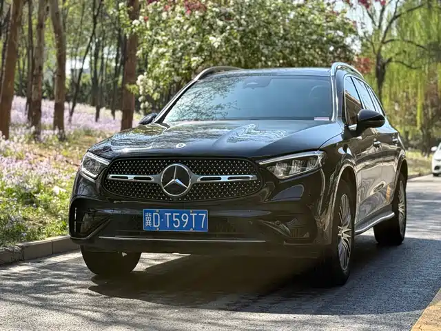 MERCEDES-BENZ GLC