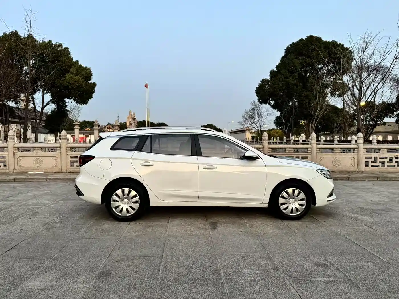 ROEWE EI5