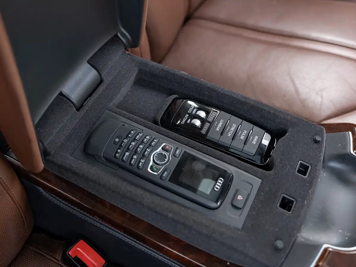Фото 29 - Audi A8