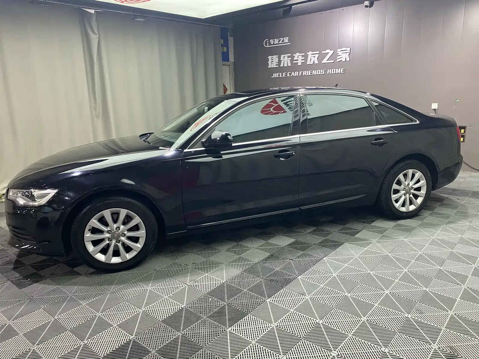 Фото 4 - Audi A6L