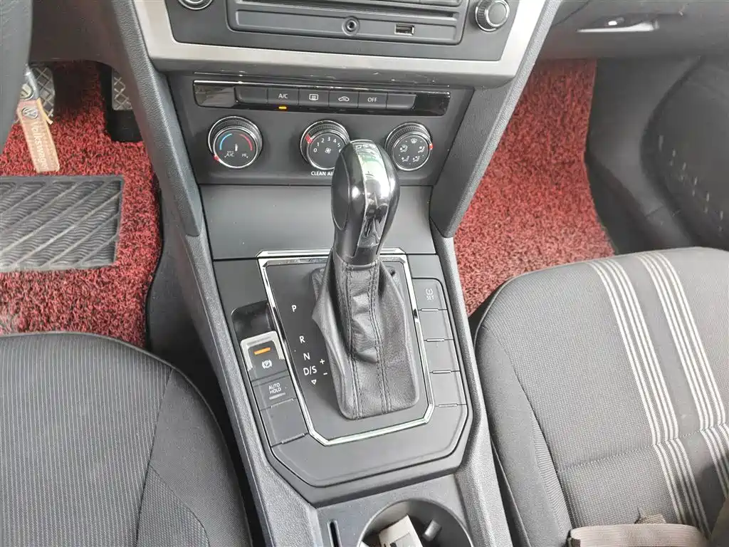 Volkswagen Lamando 2015 230TSI DSG Style фото 14