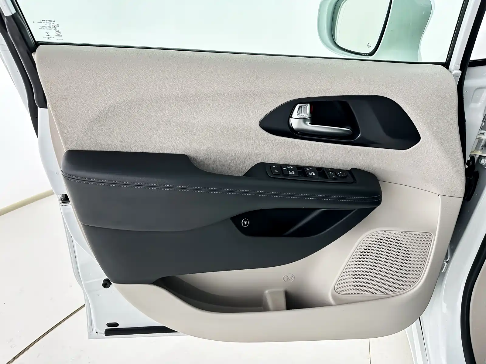 Фото 9 - Chrysler Pacifica PHEV
