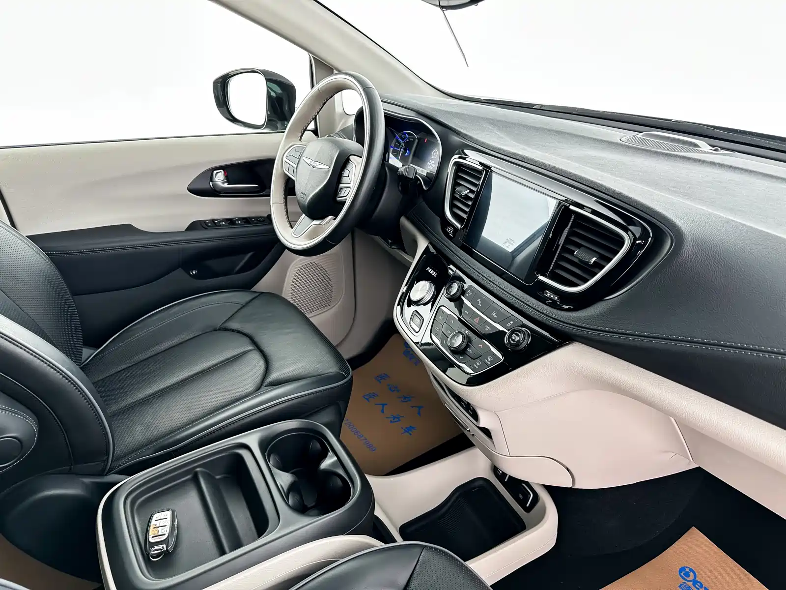 Фото 14 - Chrysler Pacifica PHEV