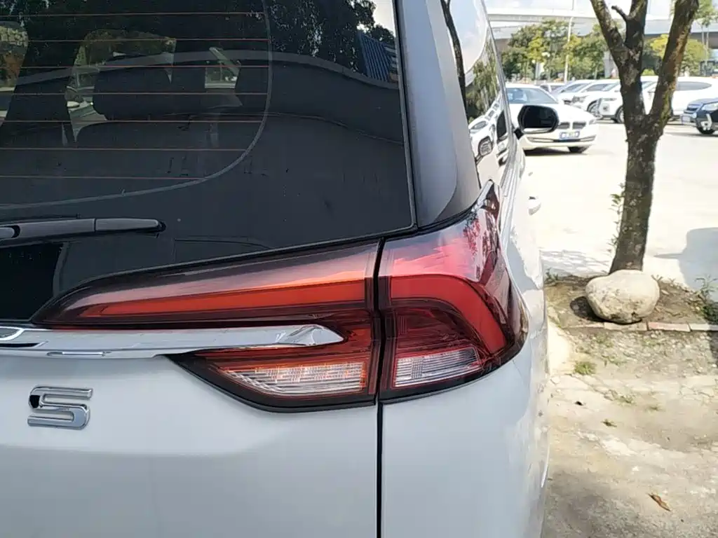 SAIC Maxus Maxus G50 2020 2020 1.5T Auto Elite