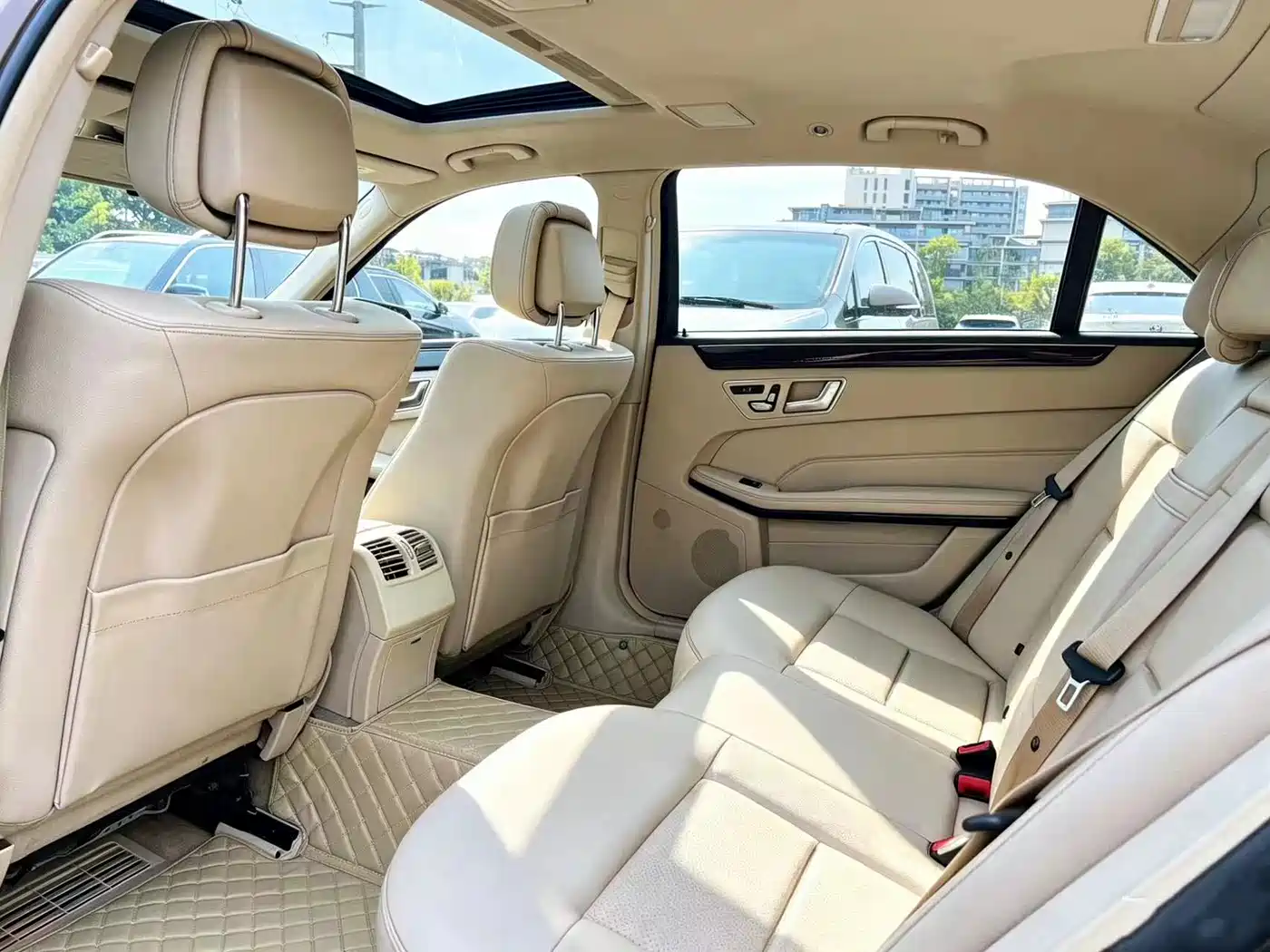 Mercedes-Benz E-Class 2014 E 260 L Sport фото 10