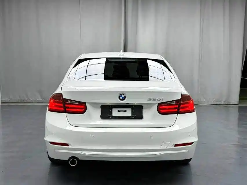 Photo 9 - BMW 3 Series