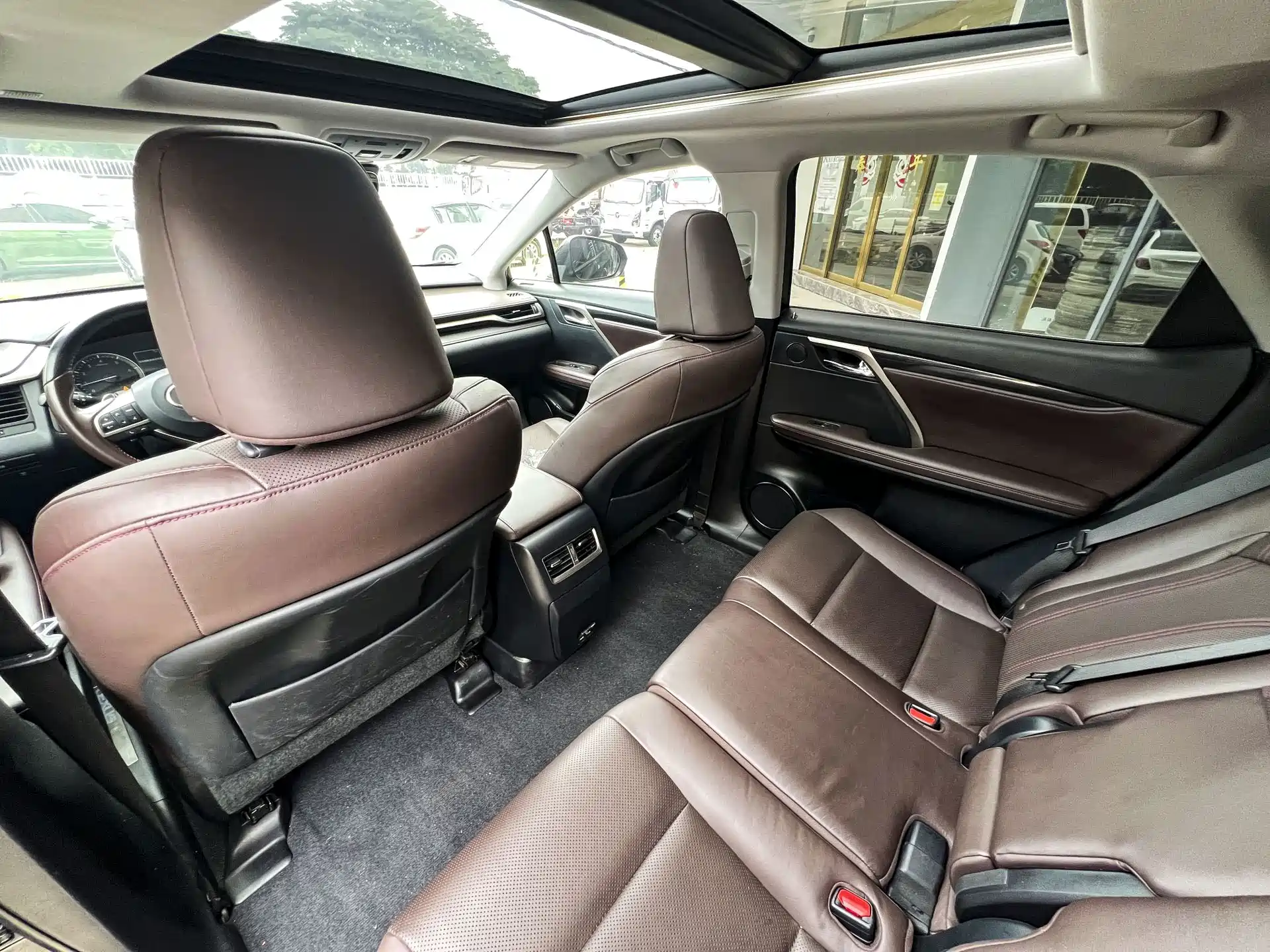 Photo 10 - Lexus RX