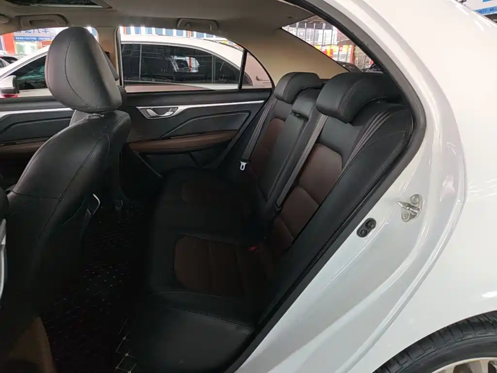 Фото 17 - Geely Vision