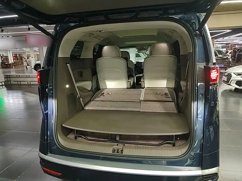Denza D9 2023 2022 DM-i 970 AWD Flagship