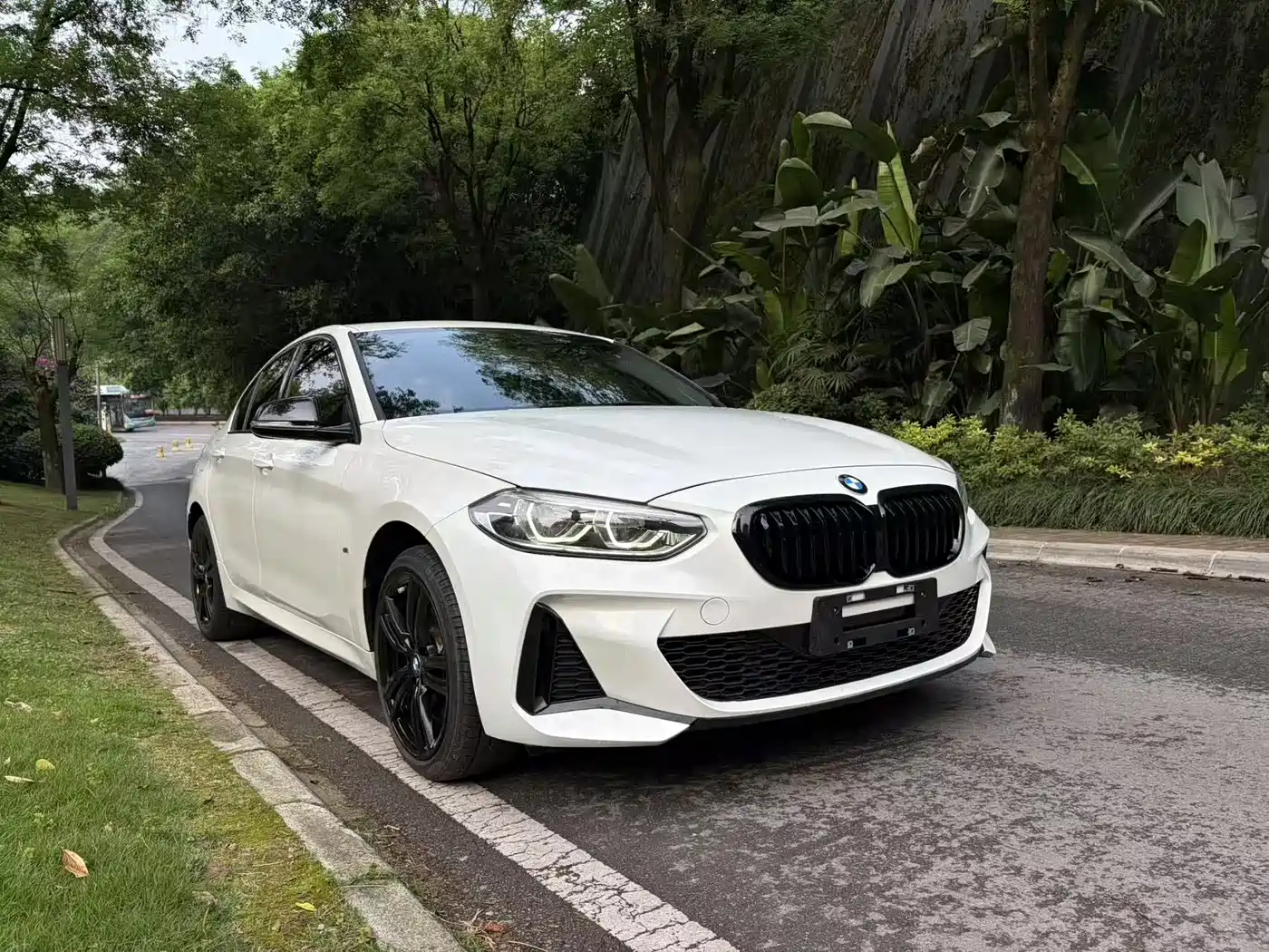 BMW 1 Series 2022 125i M Sport Shadow Edition фото 3