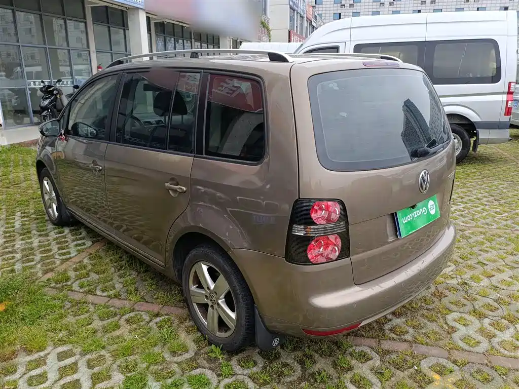 Volkswagen Touran 2015 1.4T DSG Comfort Edition 5-seater фото 5