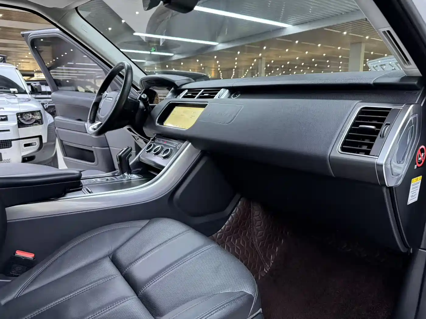Land Rover Range Rover Sport 2017 3.0 SC V6 SE фото 7