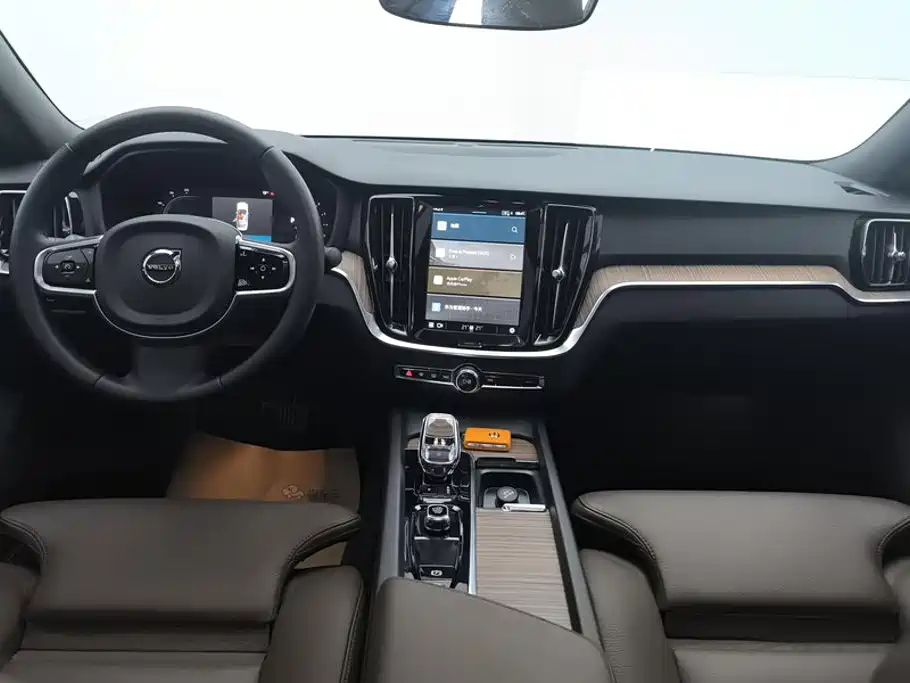 Volvo S60 2024 2025 B4 Smart Elite Luxury Edition
