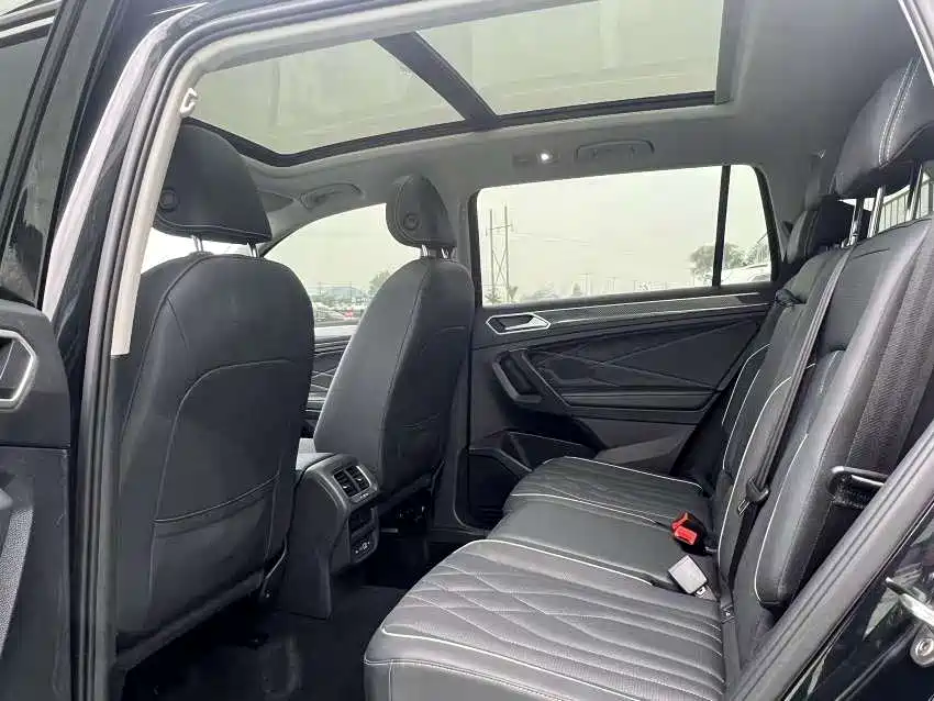 Volkswagen Tiguan L 2023 330TSI Auto 2WD R-Line Premium Edition фото 4