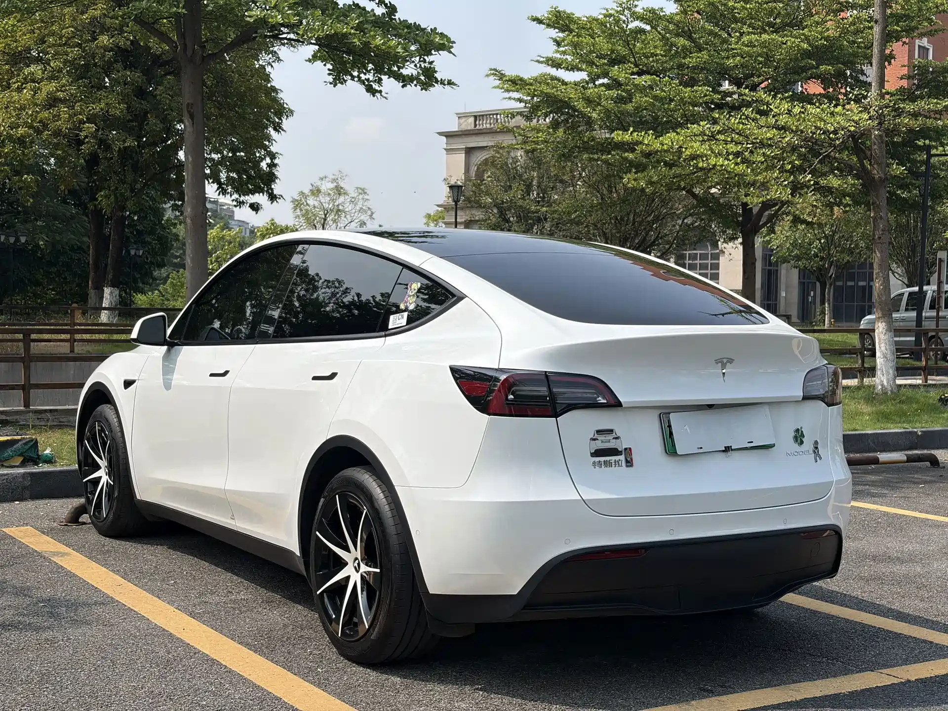 Фото 6 - Tesla Model Y