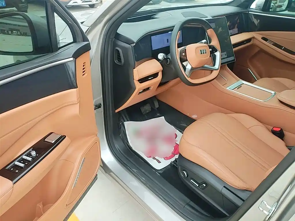 Geely Galaxy Galaxy L7 2025 EM-i 115km Explorer+ Edition фото 16