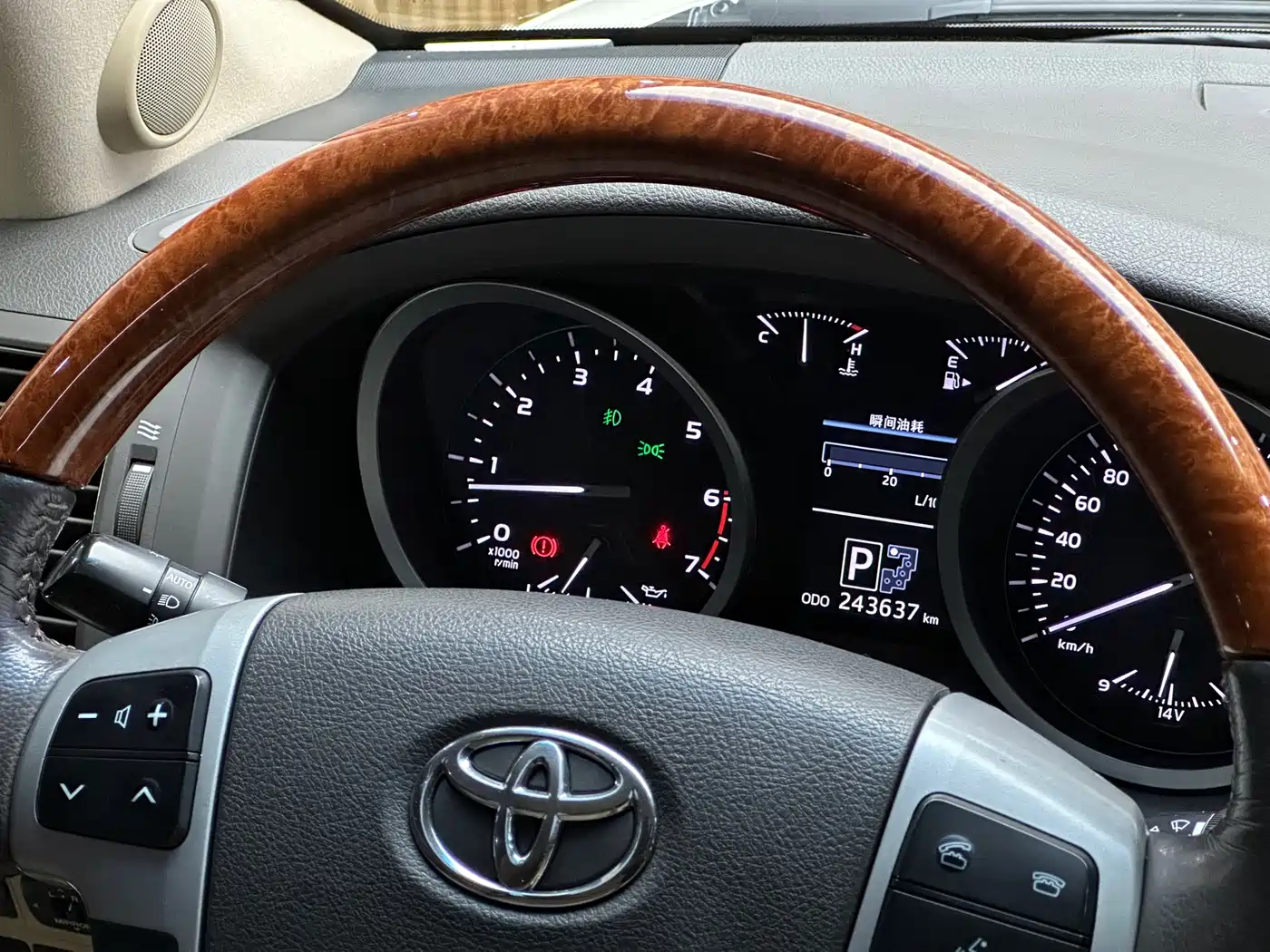 Toyota Land Cruiser 2012 4.6L Automatic VX-R фото 11