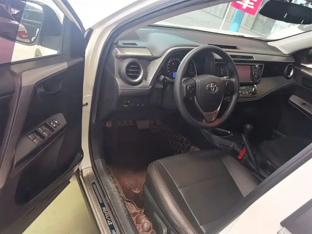 Toyota RAV4 Rongfang 2016 2.0L CVT 2WD Trend (China V) фото 16