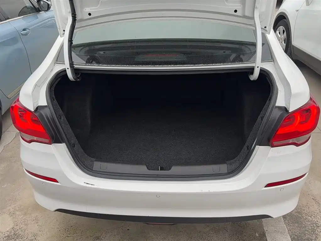 Chevrolet Cavalier 2019 320 Automatic Joy Edition фото 9