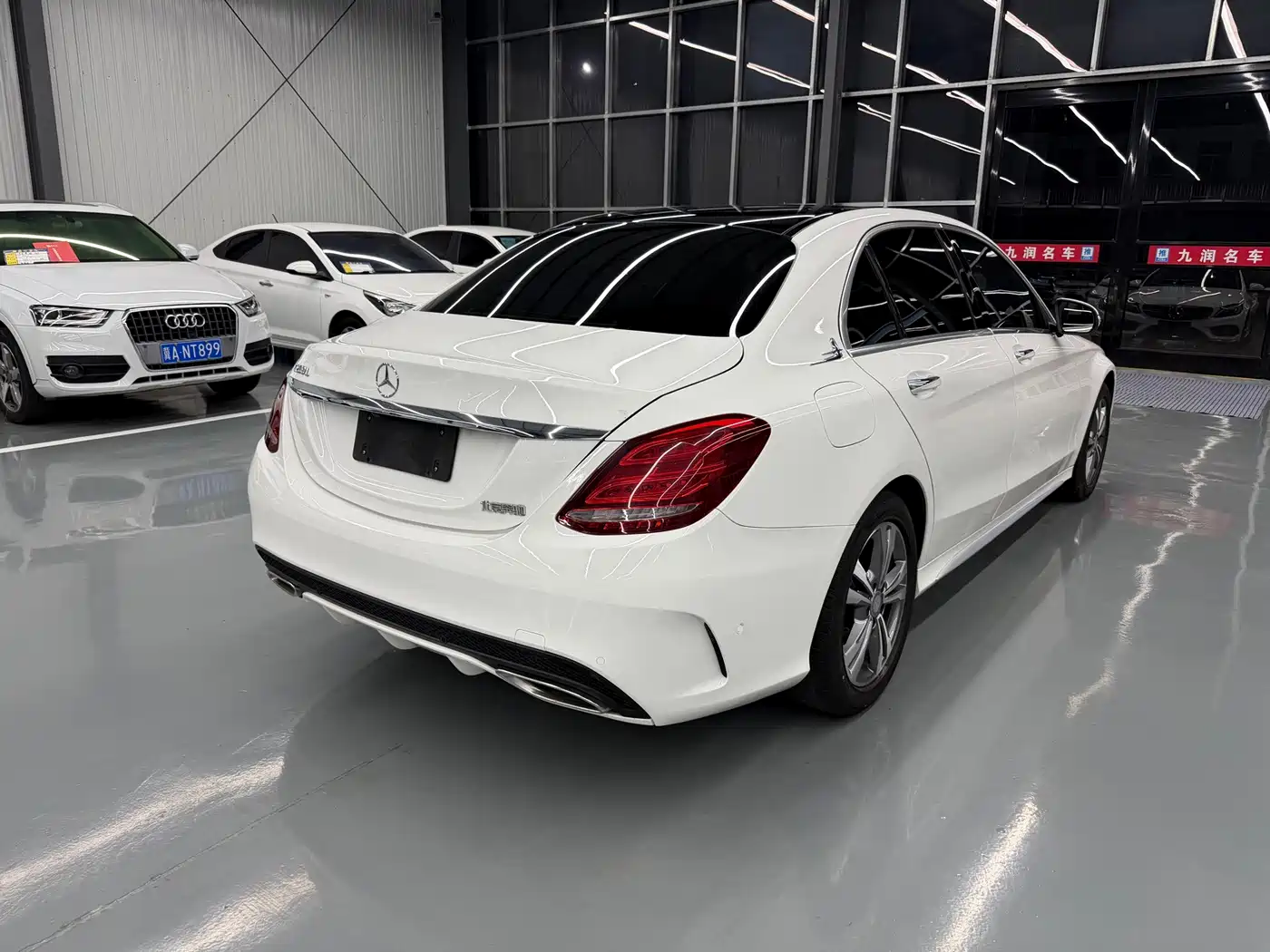 Photo 13 - Mercedes-Benz C-Class